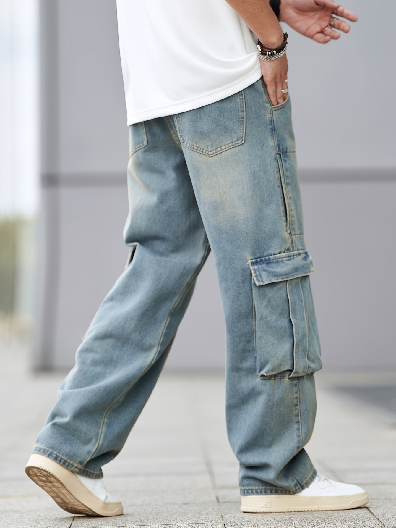 Maverick™️ - Loose Fit Cargo Jeans with Flap Pockets for Men, Streetstyle Denim